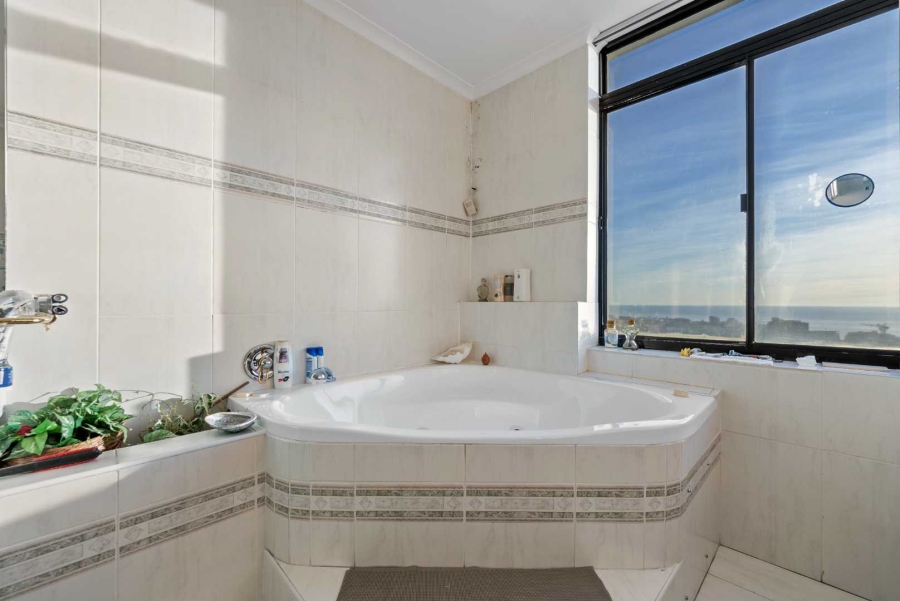 3 Bedroom Property for Sale in Sea Point Western Cape